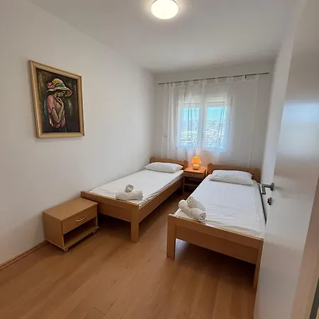 Appartement Lacic - *